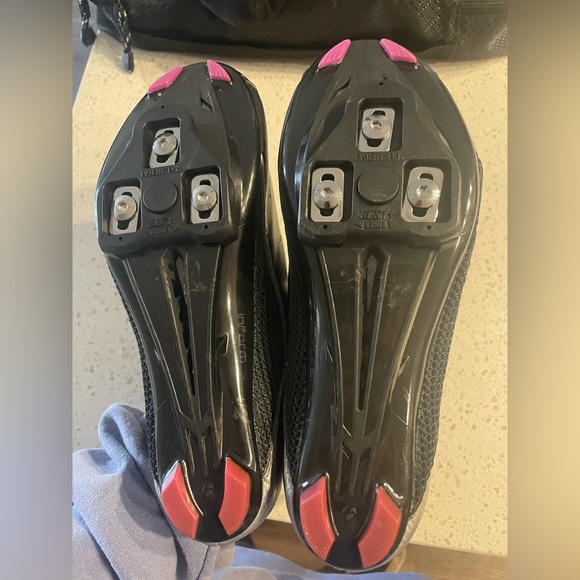 Bontrager cycle shoe with new clips - Picture 5 of 5